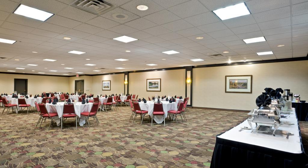 Holiday Inn Olathe Medical Center Ресторант снимка