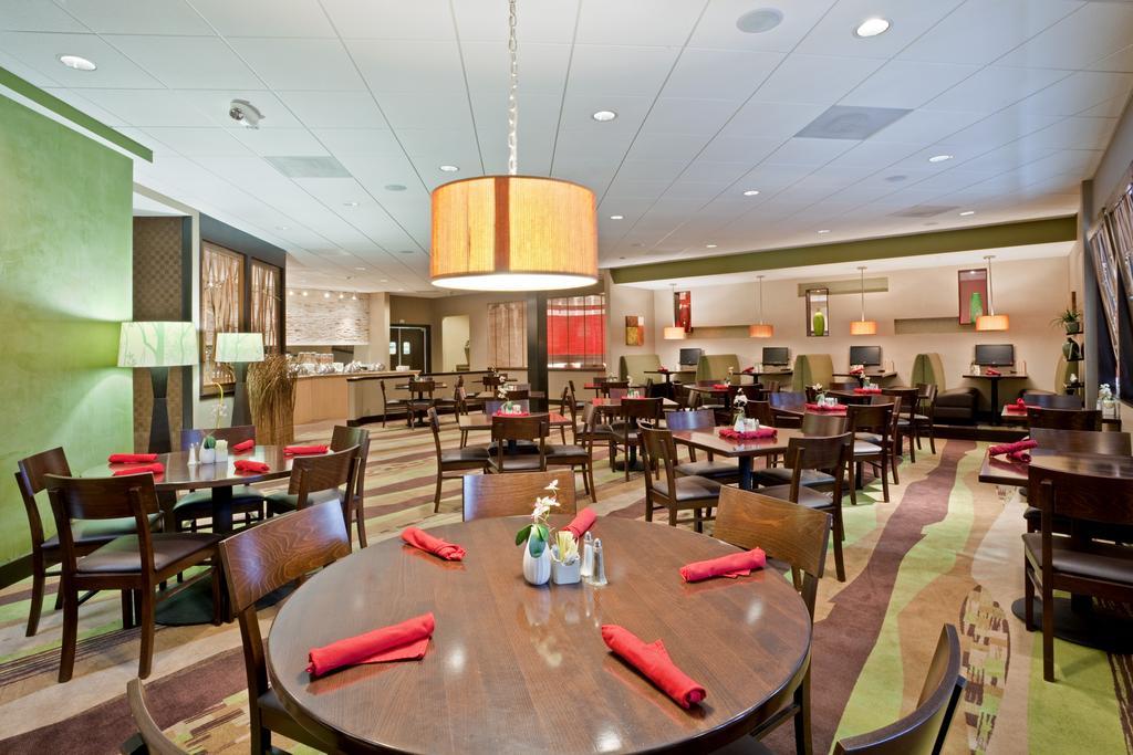 Holiday Inn Olathe Medical Center Ресторант снимка