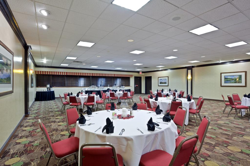 Holiday Inn Olathe Medical Center Ресторант снимка