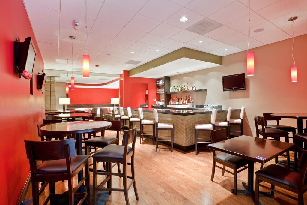 Holiday Inn Olathe Medical Center Ресторант снимка