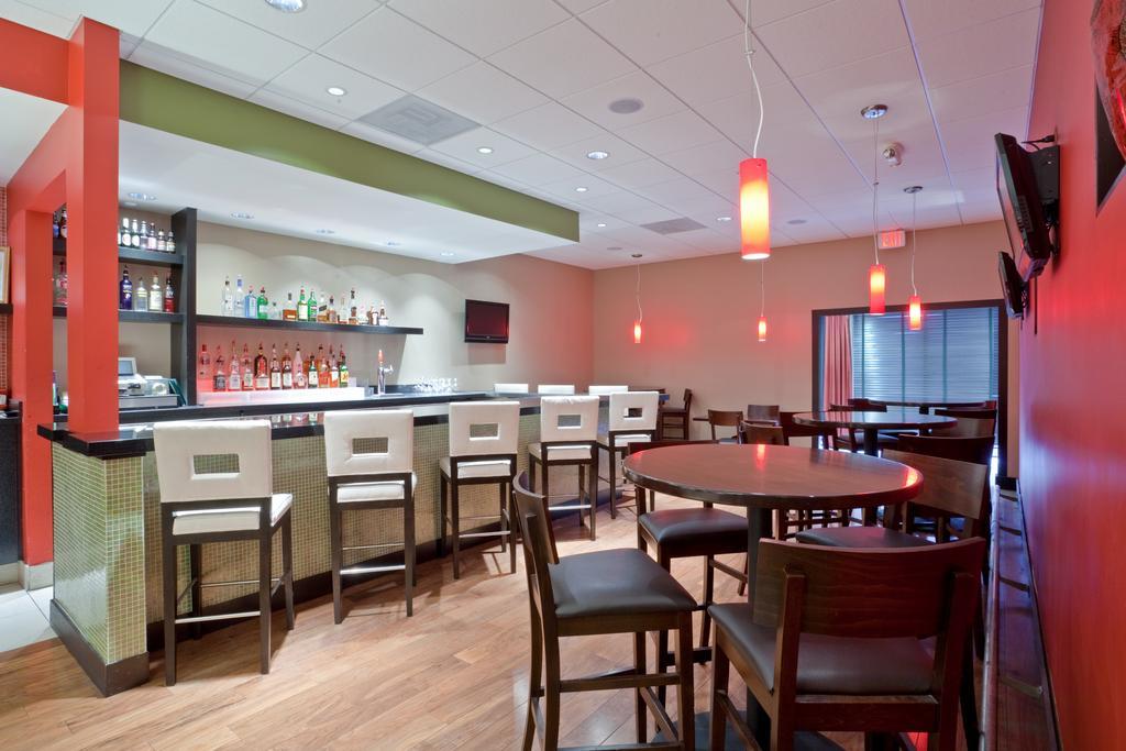 Holiday Inn Olathe Medical Center Ресторант снимка